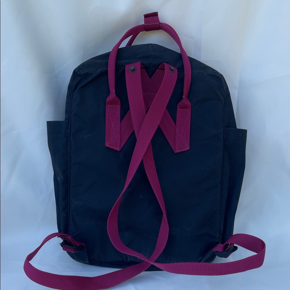 Fjallraven Kånken Navy and Pink Backpack - Picture 3 of 5